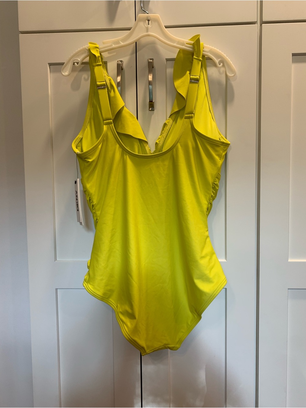 DKNY One Piece Ruffle Swimsuit Women’s L Yellow Underwire Tummy Control NWT - Picture 4 of 9